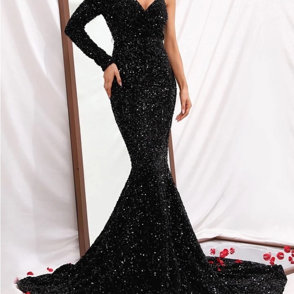 Photo Shoot Inspired Evening Gown - Picture 7 of 13